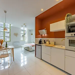 Apartment Parenthese -